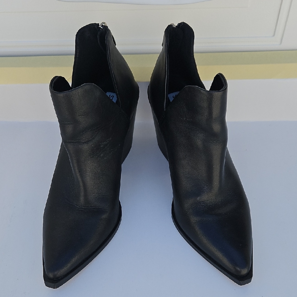 BB Dakota by Steve Madden Black Ankle Booties